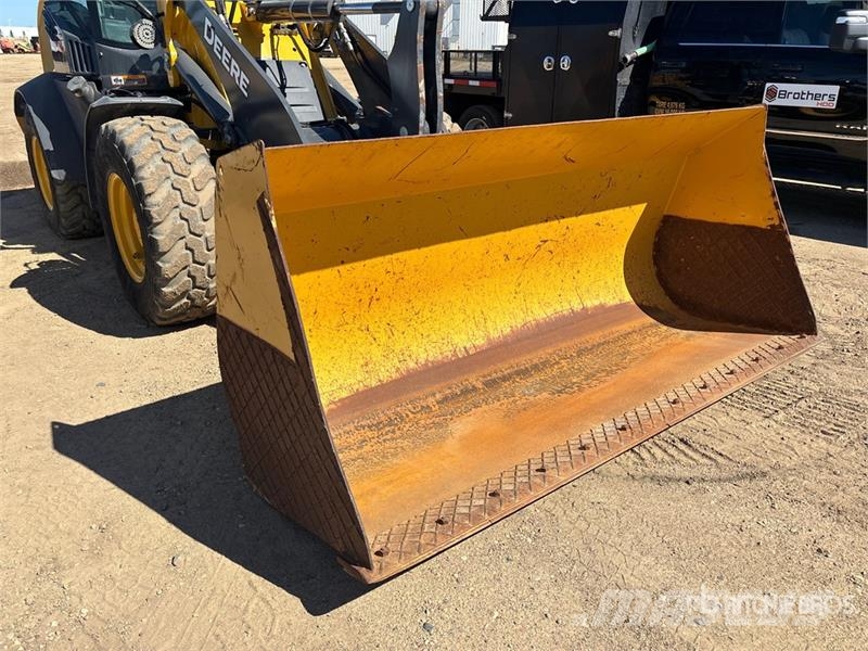 John Deere 324L لوادر بعجل