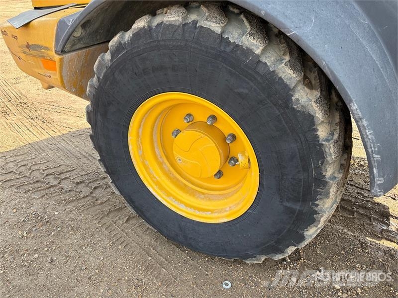 John Deere 324L لوادر بعجل