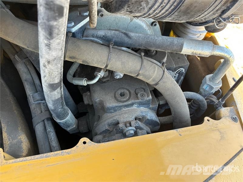 John Deere 324L لوادر بعجل
