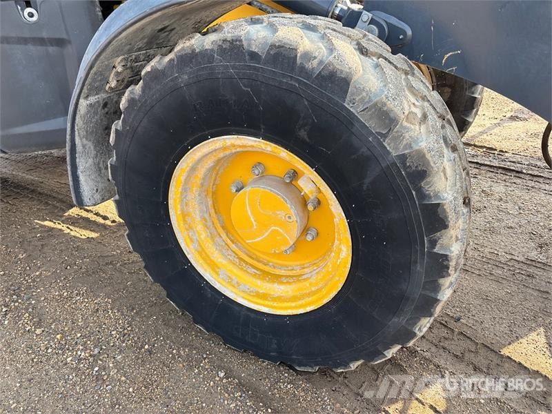 John Deere 324L لوادر بعجل
