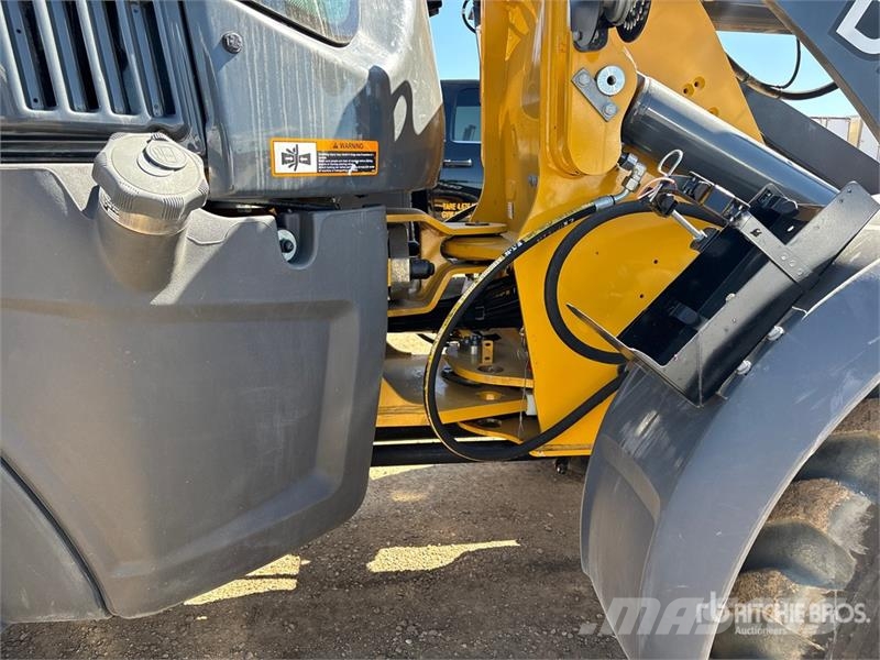 John Deere 324L لوادر بعجل