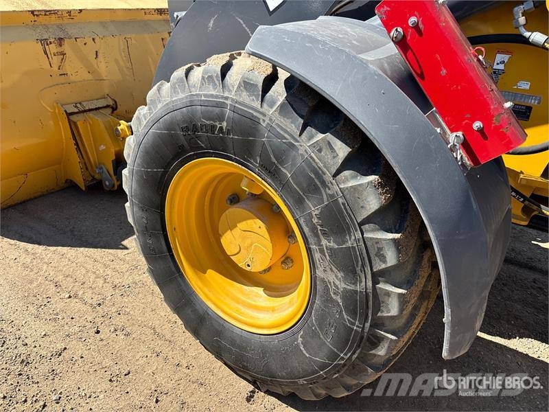 John Deere 324L لوادر بعجل