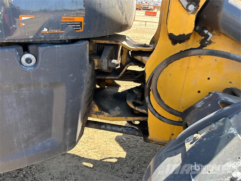 John Deere 324L لوادر بعجل