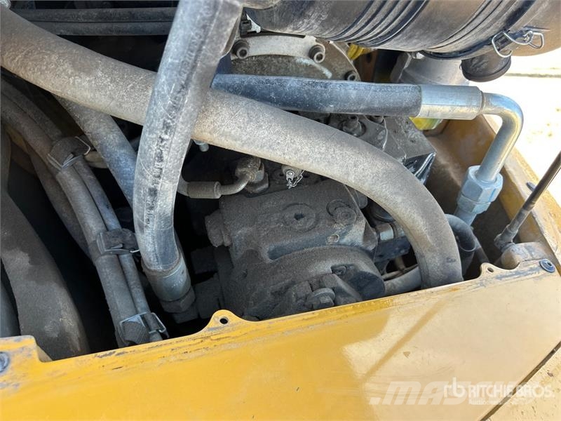 John Deere 324L لوادر بعجل