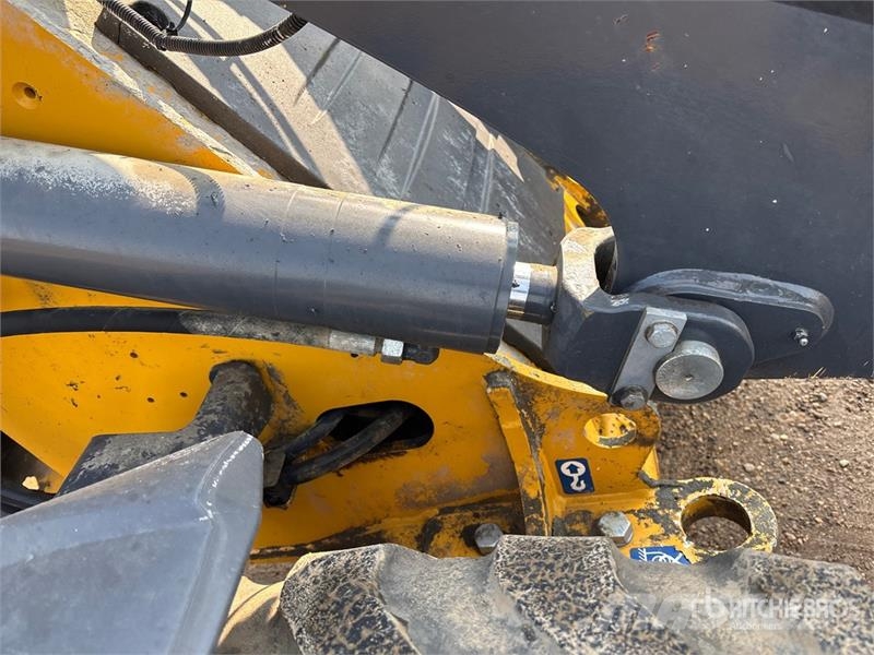 John Deere 324L لوادر بعجل