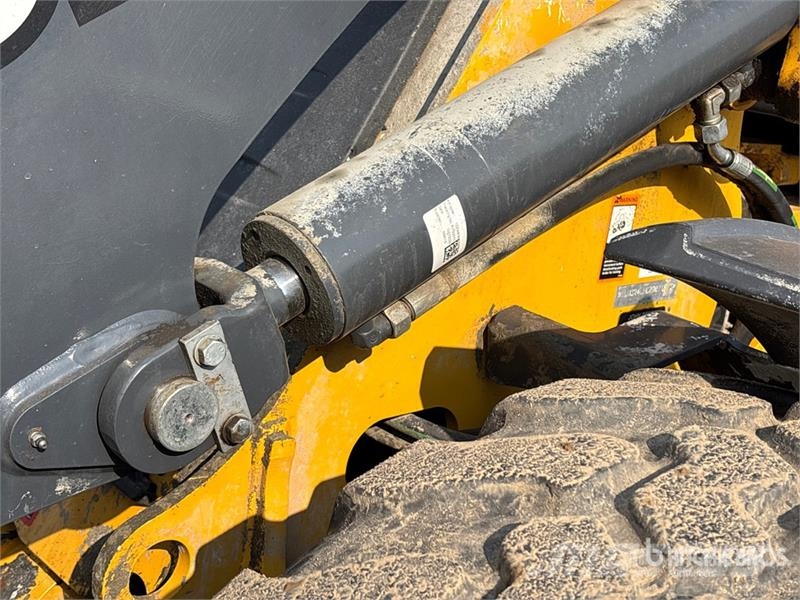 John Deere 324L لوادر بعجل