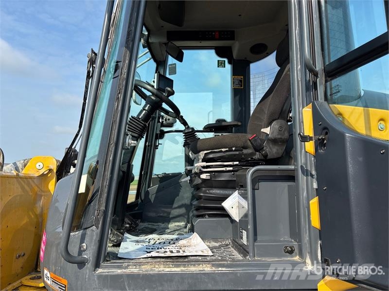John Deere 324L لوادر بعجل