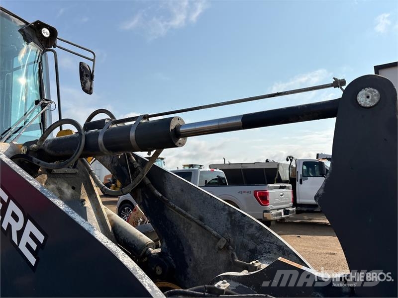 John Deere 324L لوادر بعجل