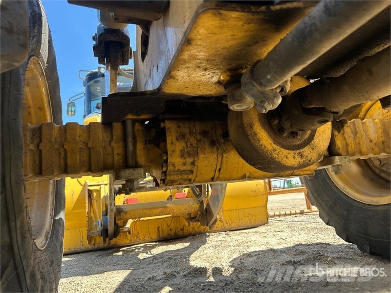 John Deere 324L لوادر بعجل