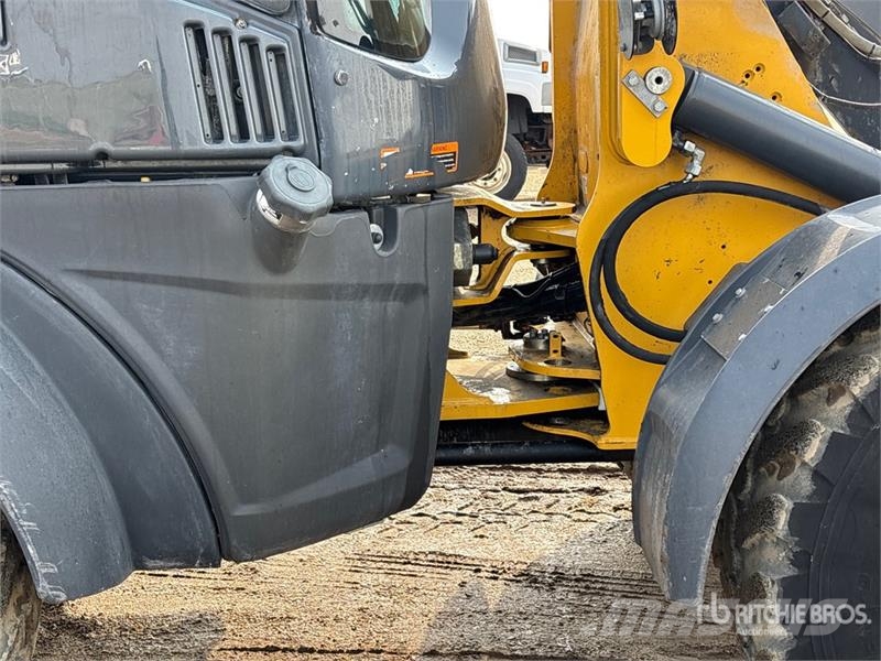 John Deere 324L لوادر بعجل