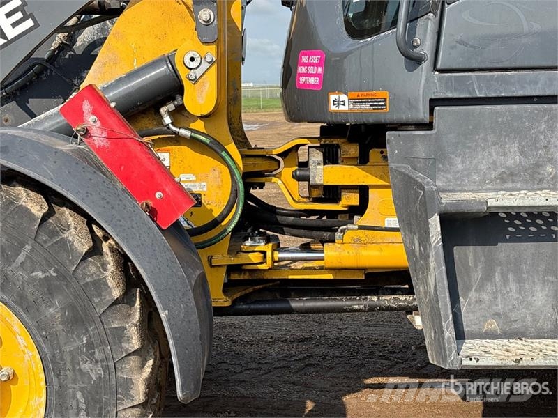 John Deere 324L لوادر بعجل