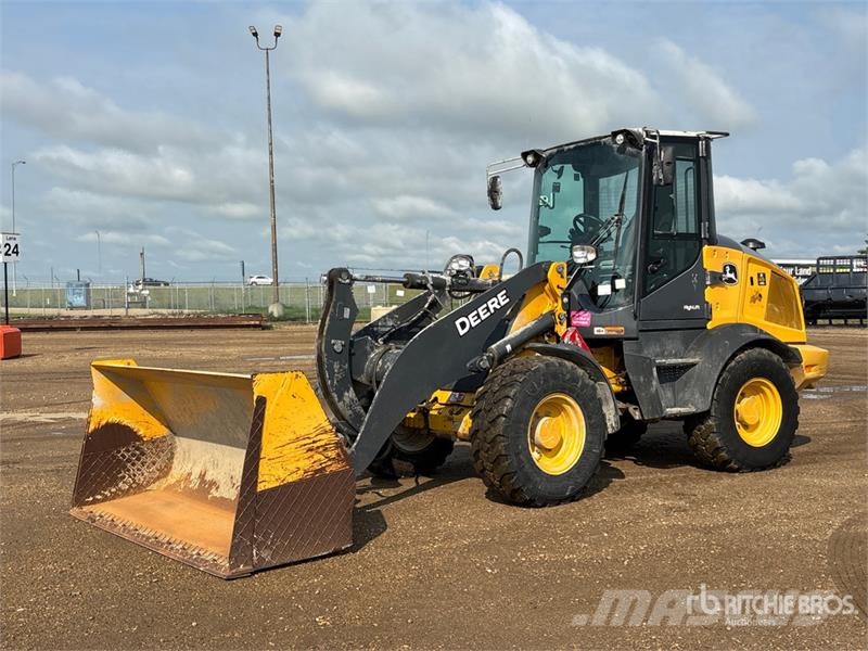 John Deere 324L لوادر بعجل
