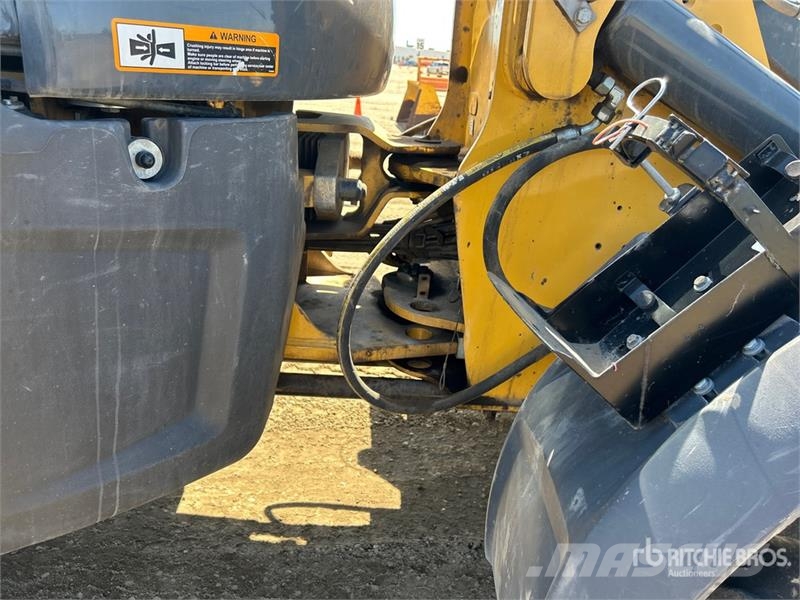 John Deere 324L لوادر بعجل