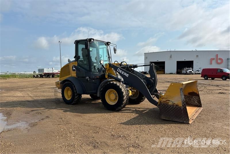 John Deere 324L لوادر بعجل
