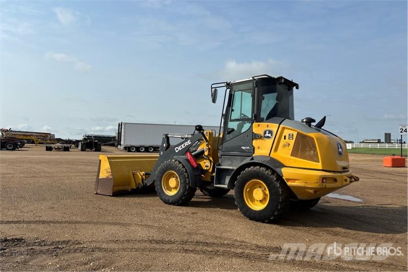 John Deere 324L لوادر بعجل