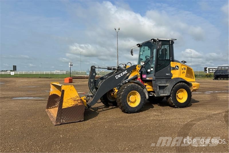 John Deere 324L لوادر بعجل