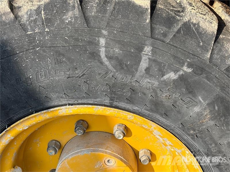 John Deere 324L لوادر بعجل