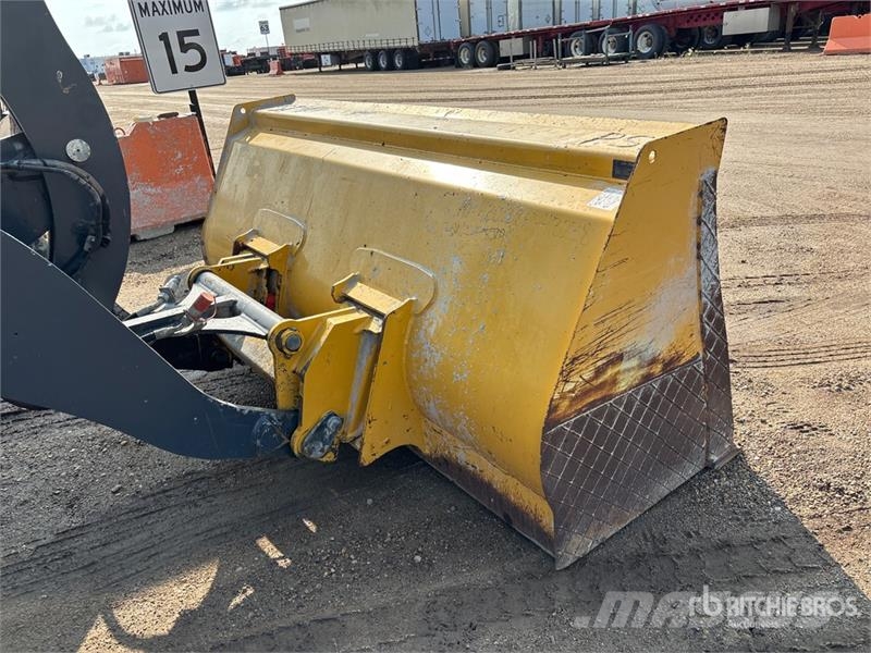John Deere 324L لوادر بعجل