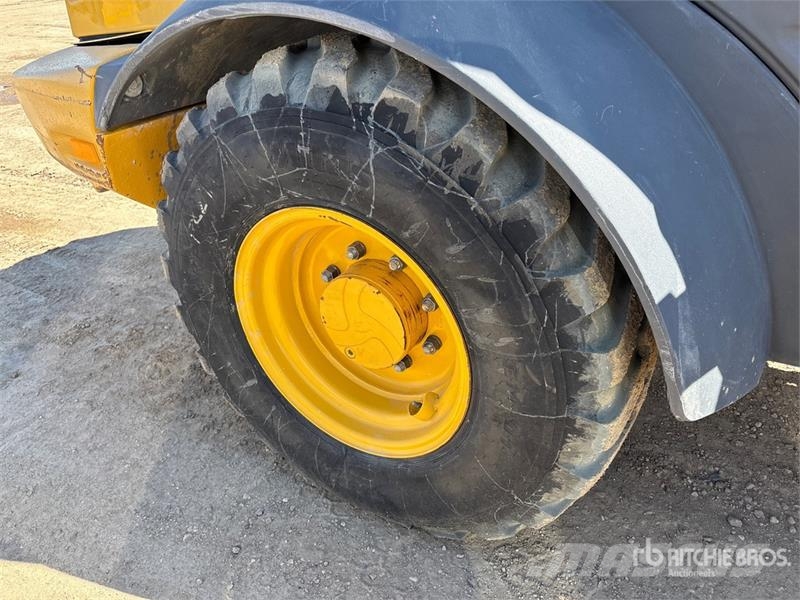 John Deere 324L لوادر بعجل