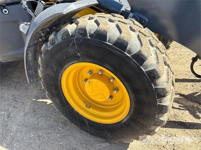 John Deere 324L لوادر بعجل