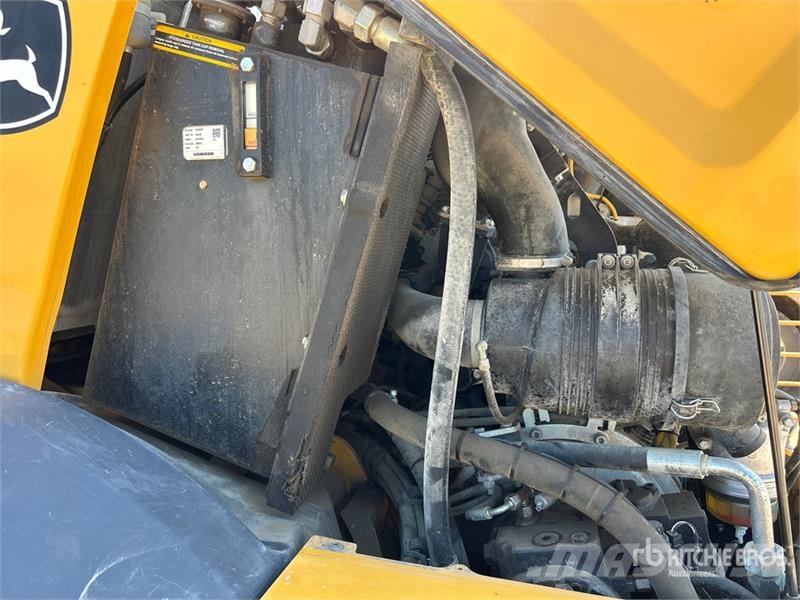 John Deere 324L لوادر بعجل