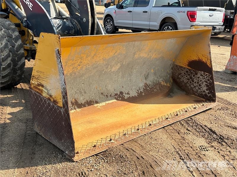 John Deere 324L لوادر بعجل