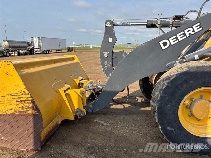 John Deere 324L لوادر بعجل