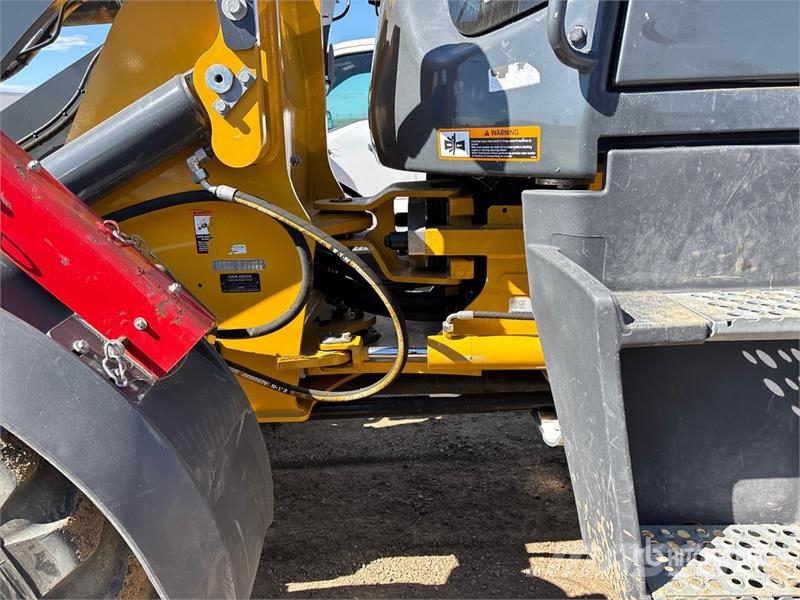 John Deere 324L لوادر بعجل