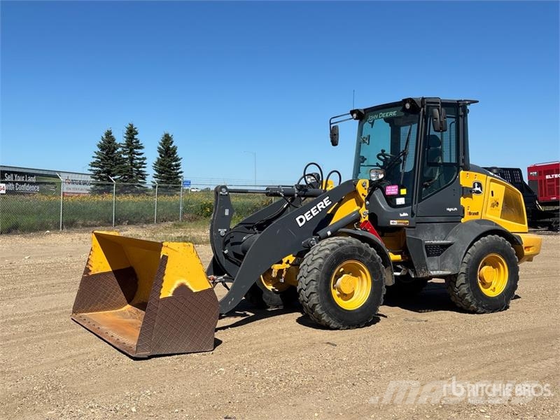 John Deere 324L لوادر بعجل