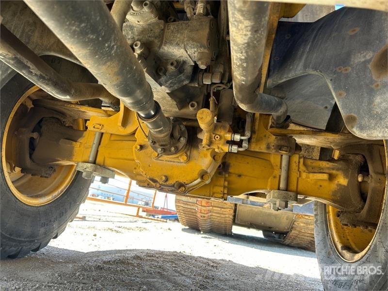 John Deere 324L لوادر بعجل