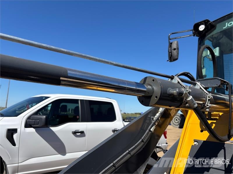 John Deere 324L لوادر بعجل