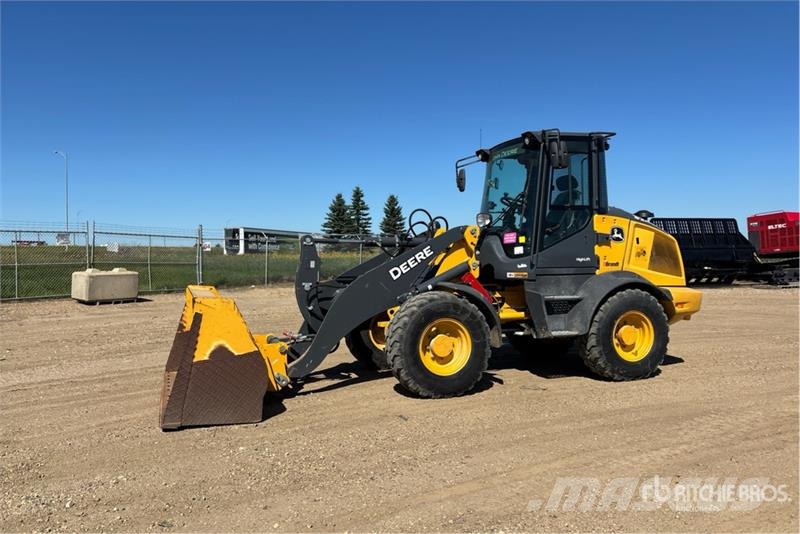 John Deere 324L لوادر بعجل