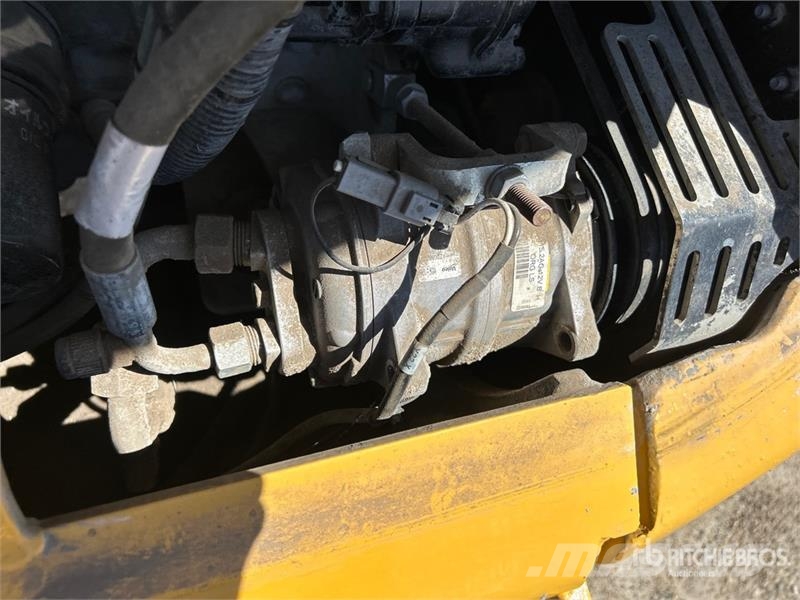 John Deere 324L لوادر بعجل