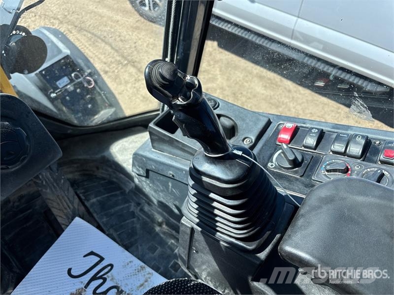 John Deere 324L لوادر بعجل
