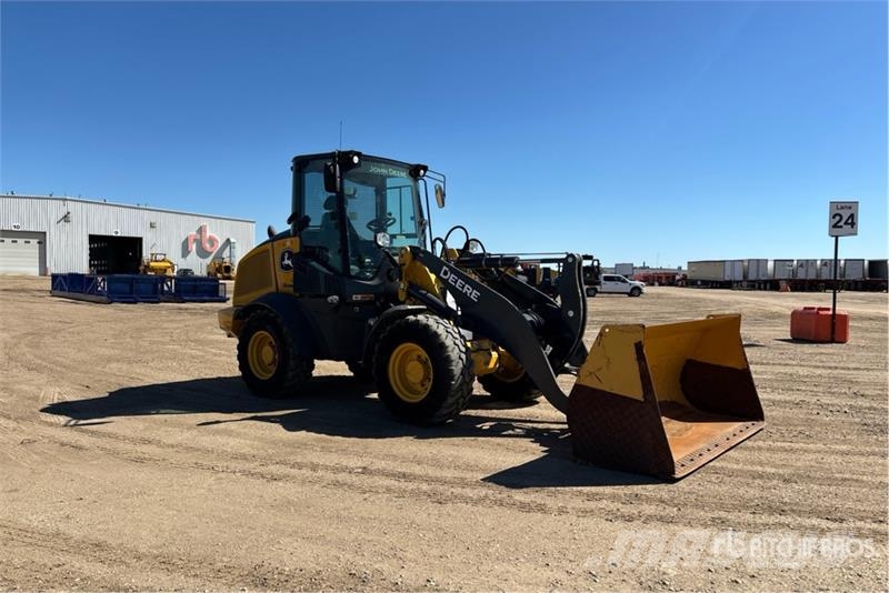 John Deere 324L لوادر بعجل