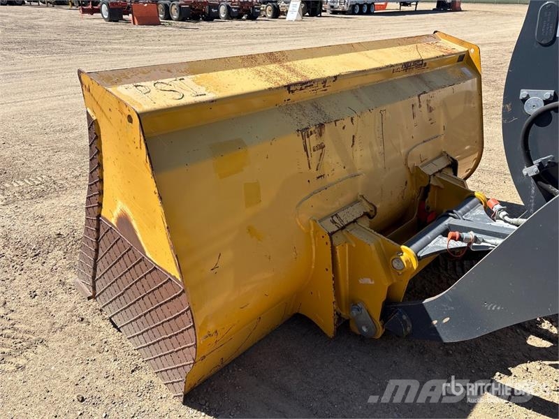 John Deere 324L لوادر بعجل