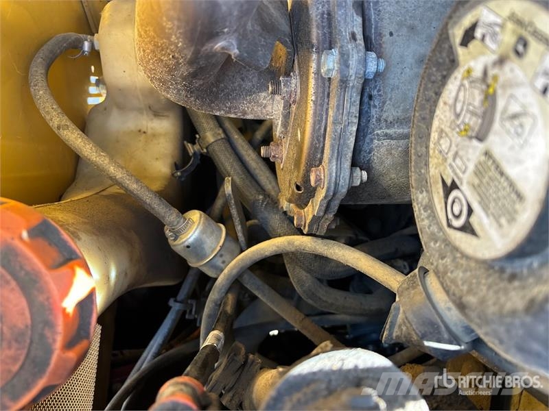 John Deere 325G Krautuvai su šoniniu pasukimu