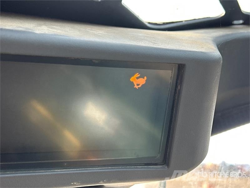 John Deere 325G Chargeuse compacte