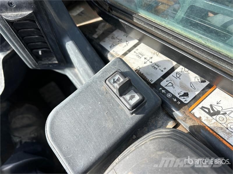 John Deere 325G Chargeuse compacte