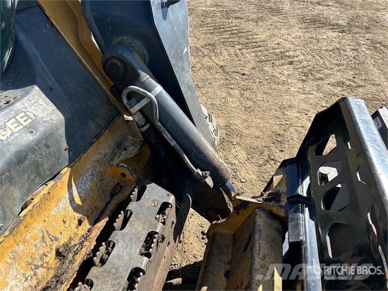 John Deere 329D Мини-погрузчики