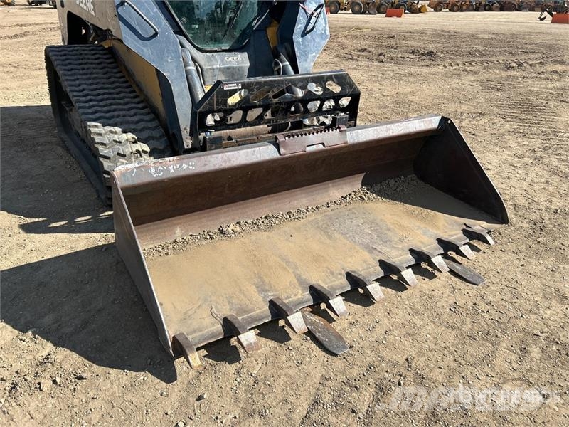 John Deere 329D Мини-погрузчики