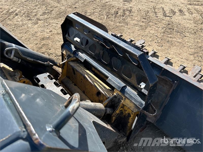 John Deere 329D Мини-погрузчики
