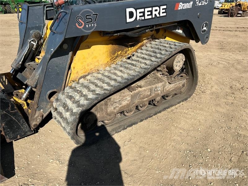 John Deere 329D Мини-погрузчики