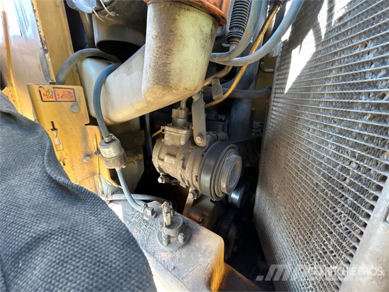 John Deere 329D Мини-погрузчики