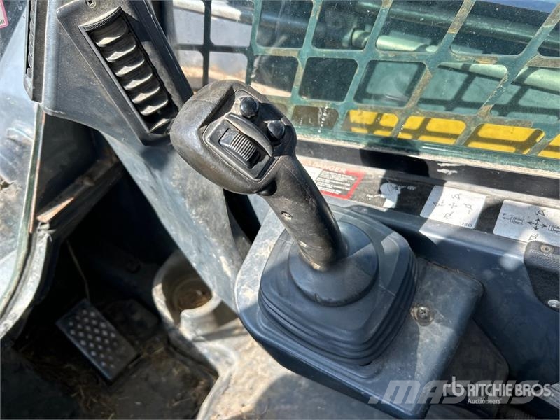 John Deere 329D Мини-погрузчики
