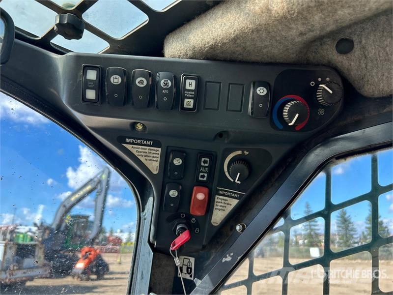 John Deere 329D Мини-погрузчики