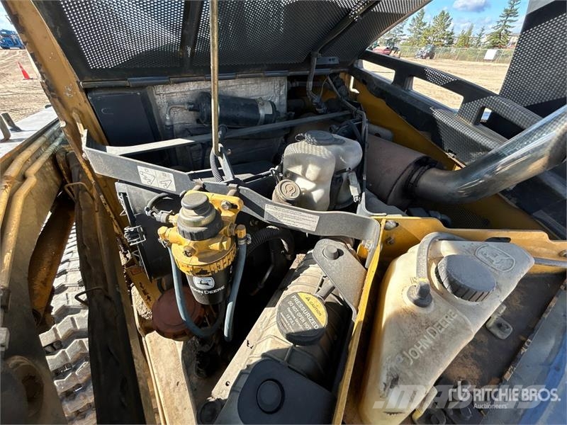 John Deere 329D Мини-погрузчики