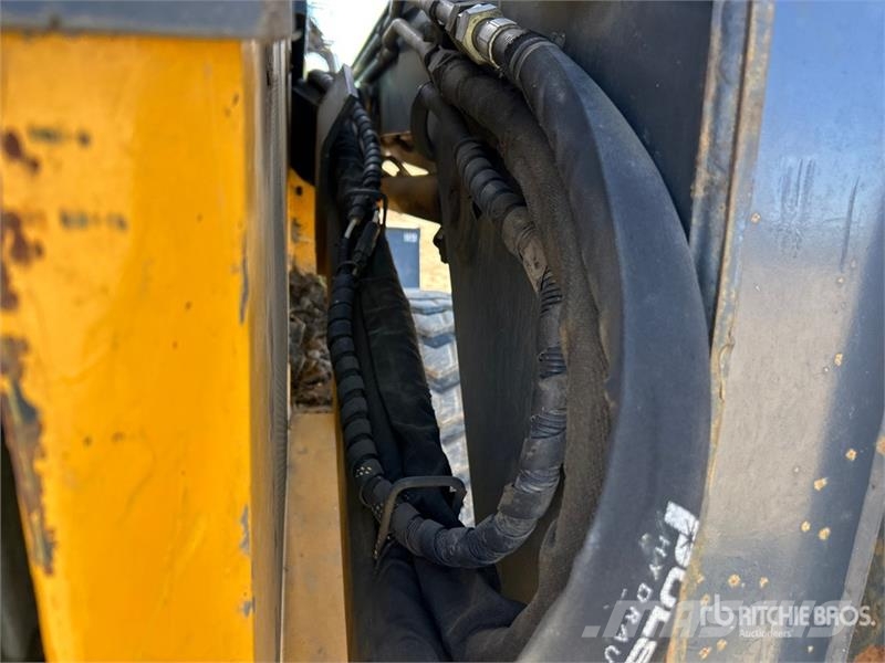 John Deere 329D Мини-погрузчики
