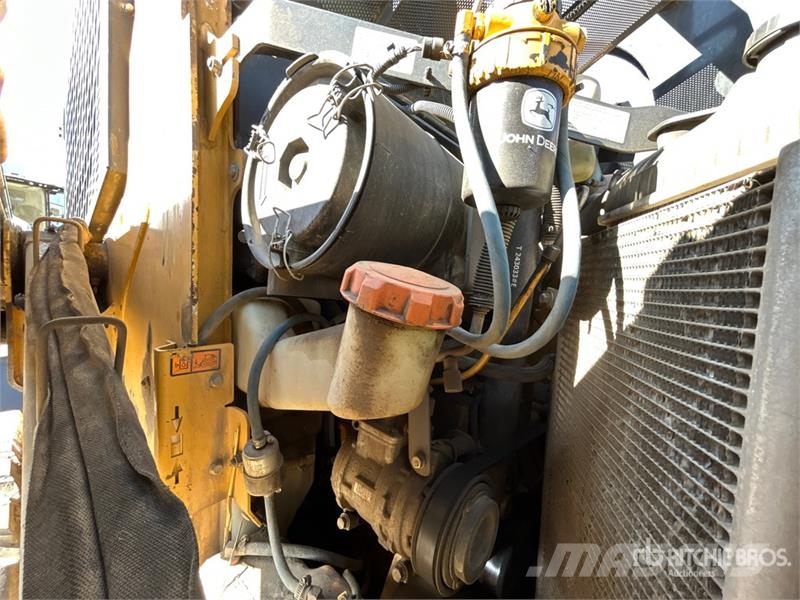 John Deere 329D Мини-погрузчики