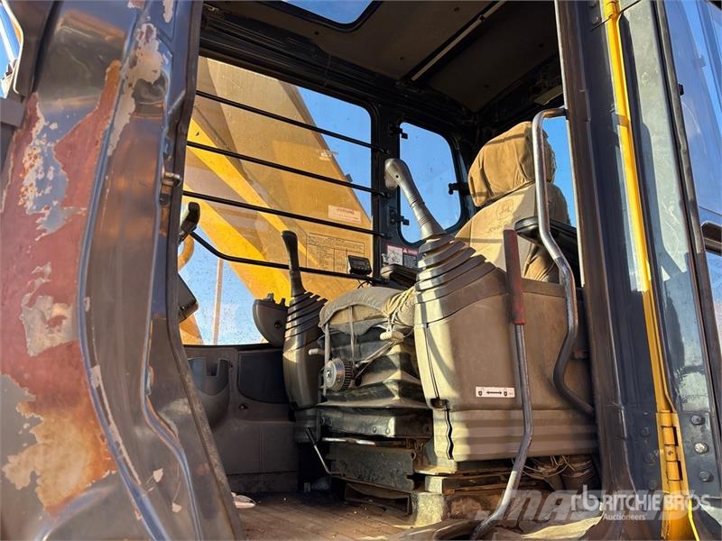 John Deere 330C LC Tracked Excavator Kāpurķēžu ekskavatori